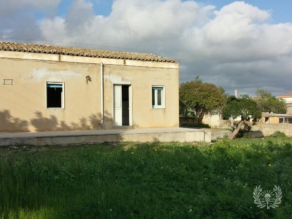 Rustico vista mare da ristrutturare con terreno a Scicli 3